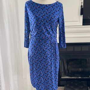 Boden soft flower patterned jersey dress. Lined, crew neck, cinched waist.